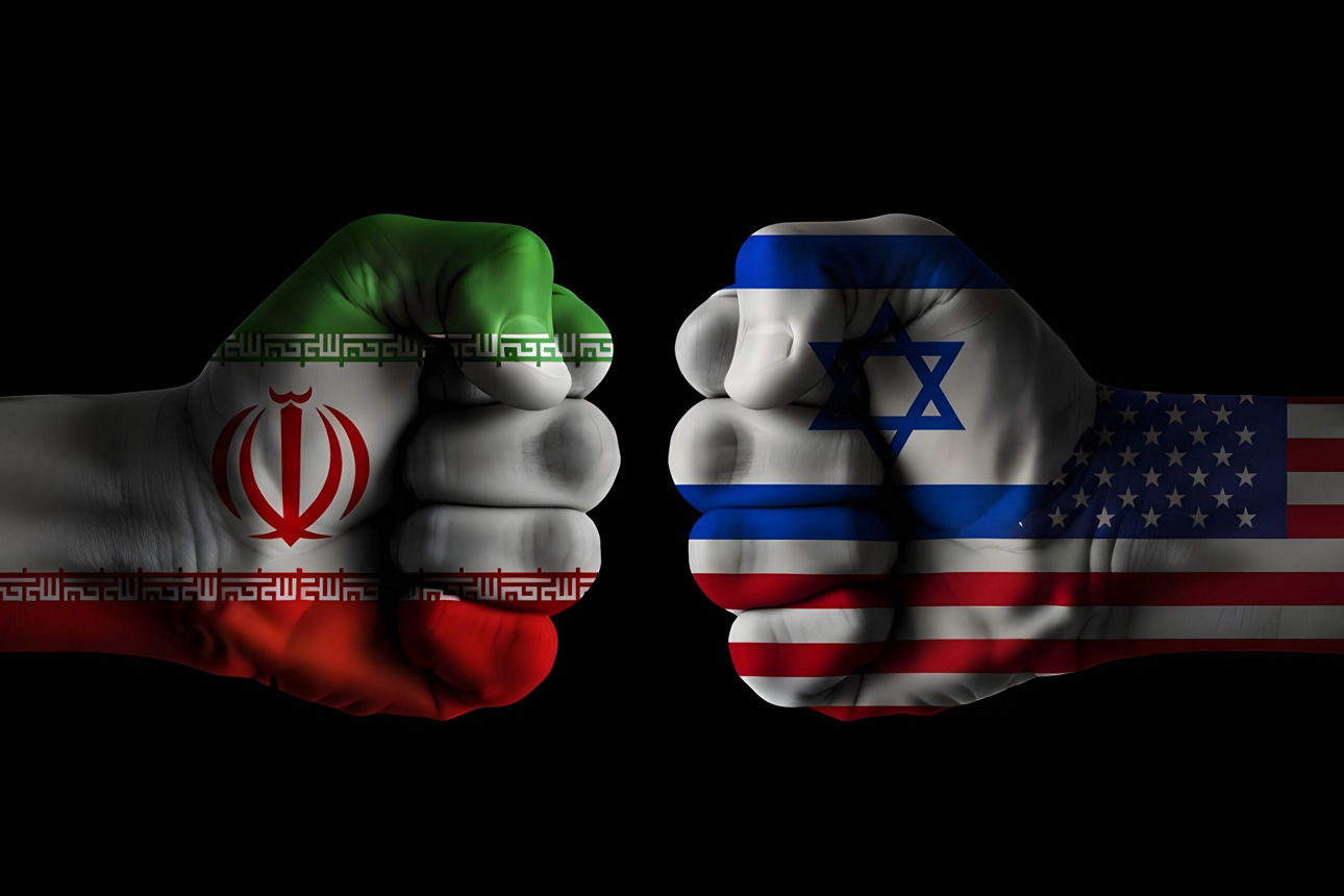 Amerikanische Flagge mit Faust, konzeptuelles Zusammenprallen von Fäusten, gemalt mit den Nationalflaggen von Iran, Israel und den USA, die einen geopolitischen Konflikt darstellen