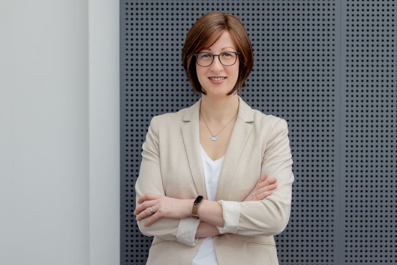 Frontansicht einer Frau