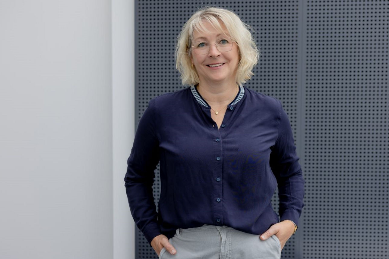 Frontansicht einer Frau 
