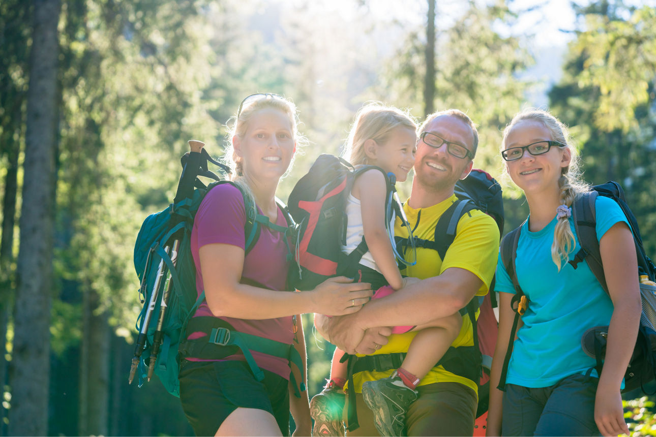 Familienfoto beim Wandern