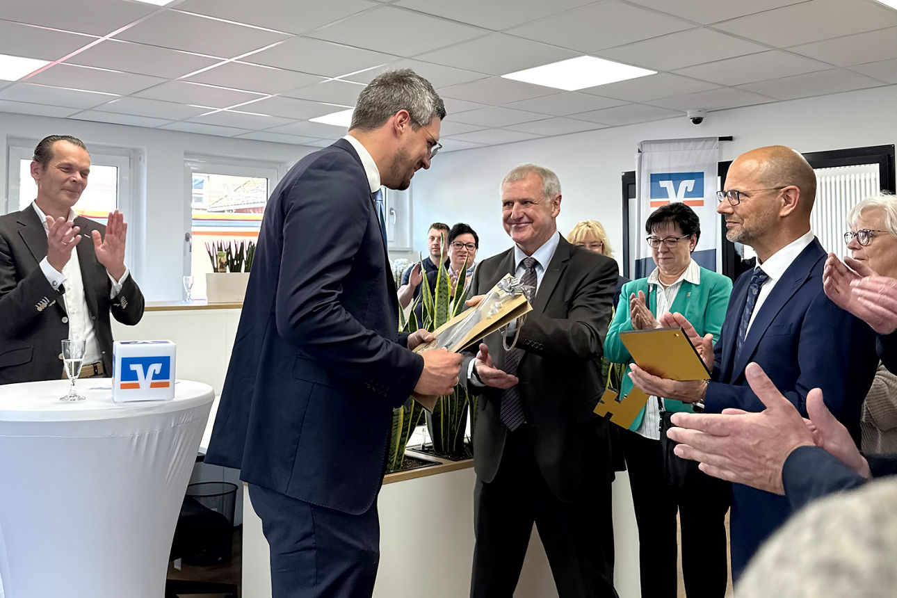 Feierliche Wiedereröffnung der Filiale Strullendorf nach Geldautomatensprengung