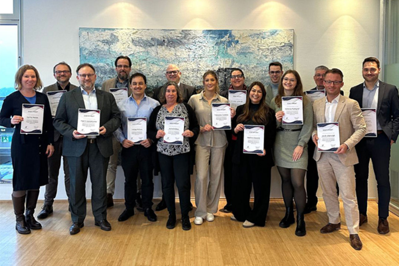 Unsere ExpertInnen für weibliche Finanzen mit ihren Zertifikaten