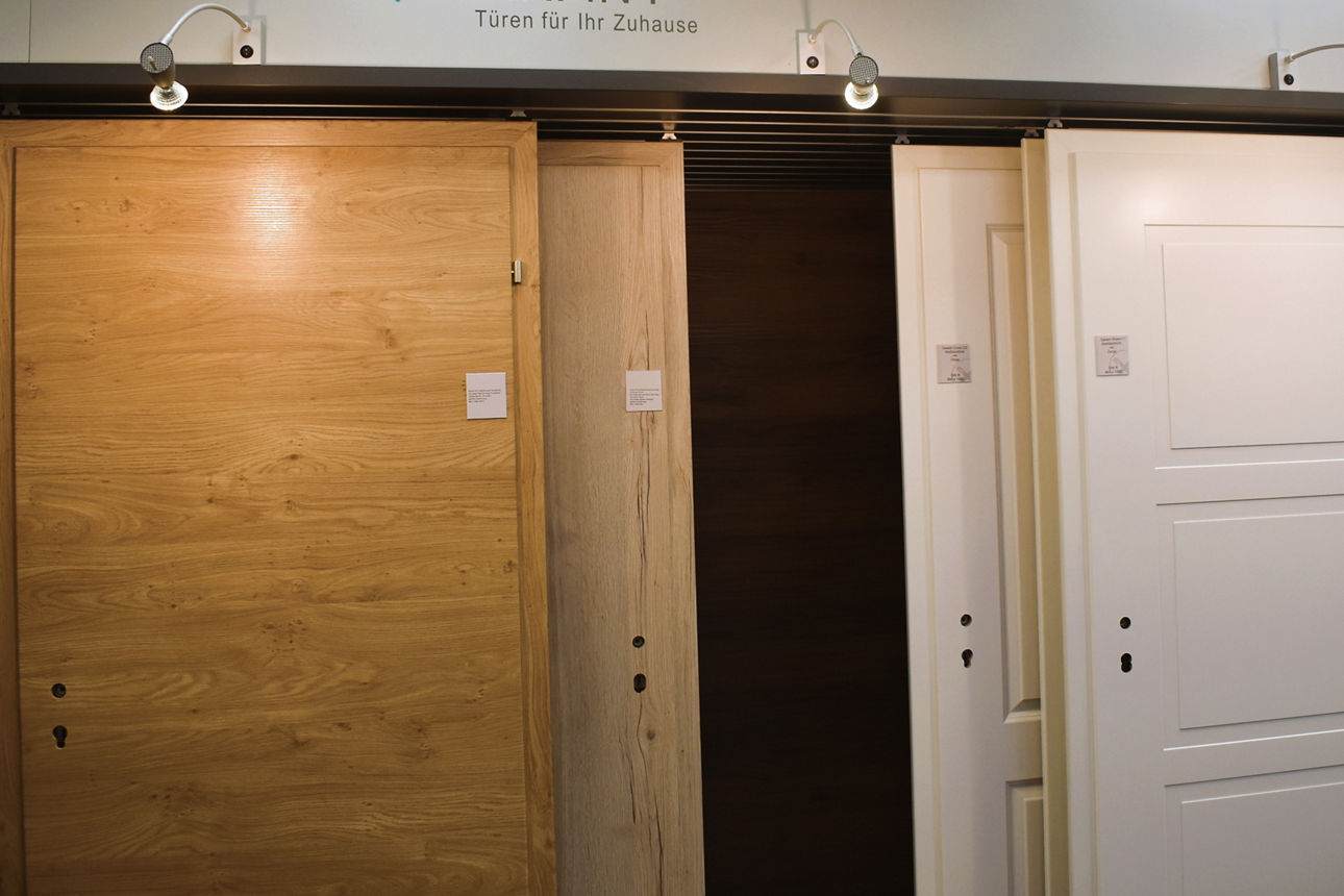 Türen im Lagerhaus Wurmannsquick