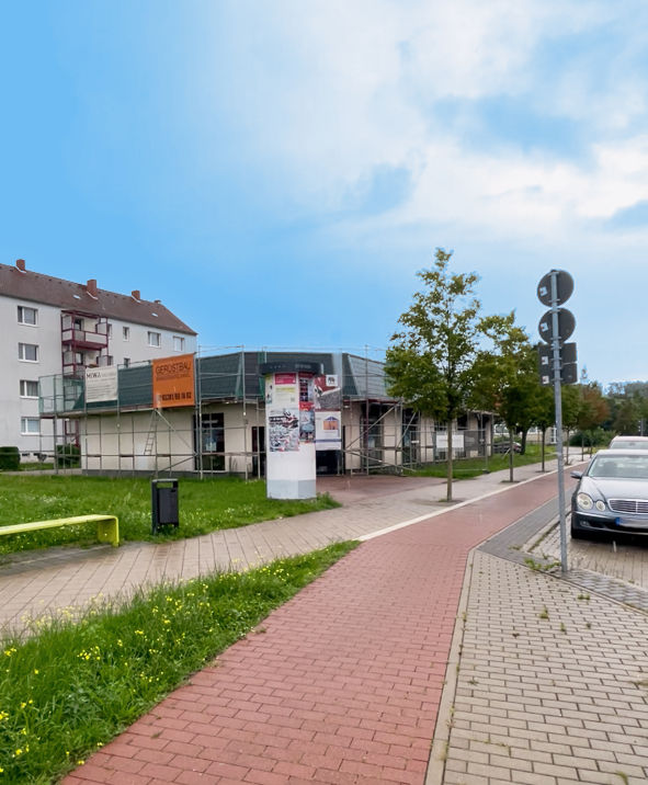 Blick auf das eingerüstete Gebäude