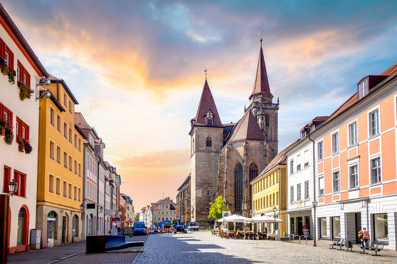 Innenstadt von Ansbach mit Blick auf die Kirche Sankt Gumbertus