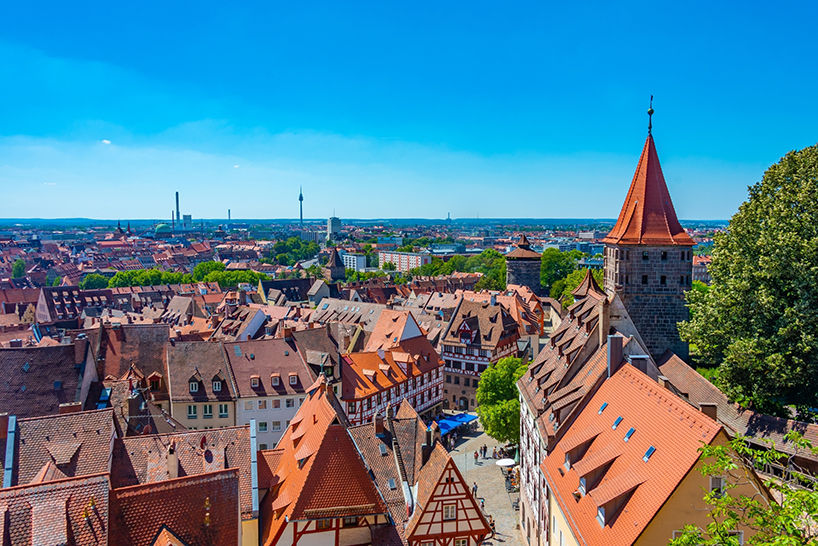 Blick auf die den Tiergärtnertorplatz und die Altstadt von Nürnberg. Fotografiert von der Burg aus.