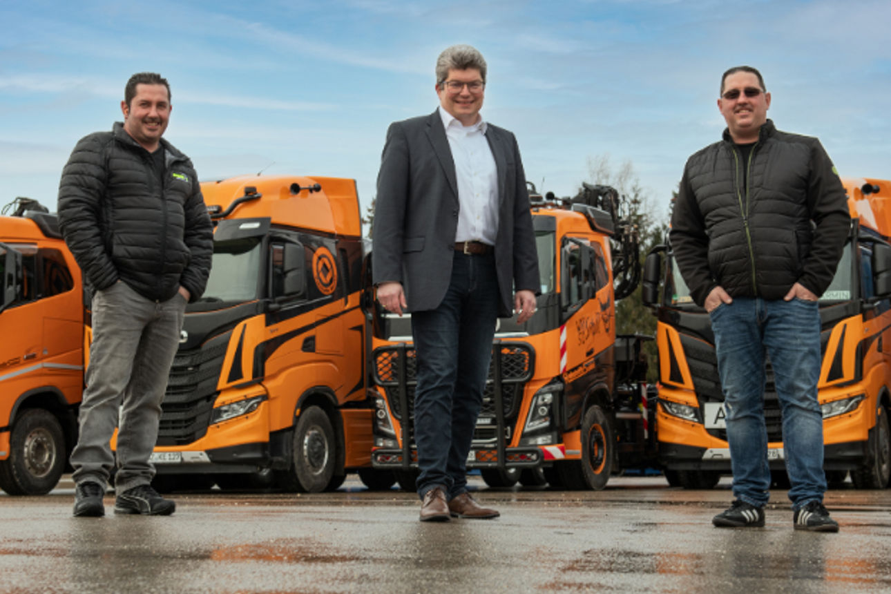 Firmenkundenberater vor Ort bei einem Logistikunternehmen