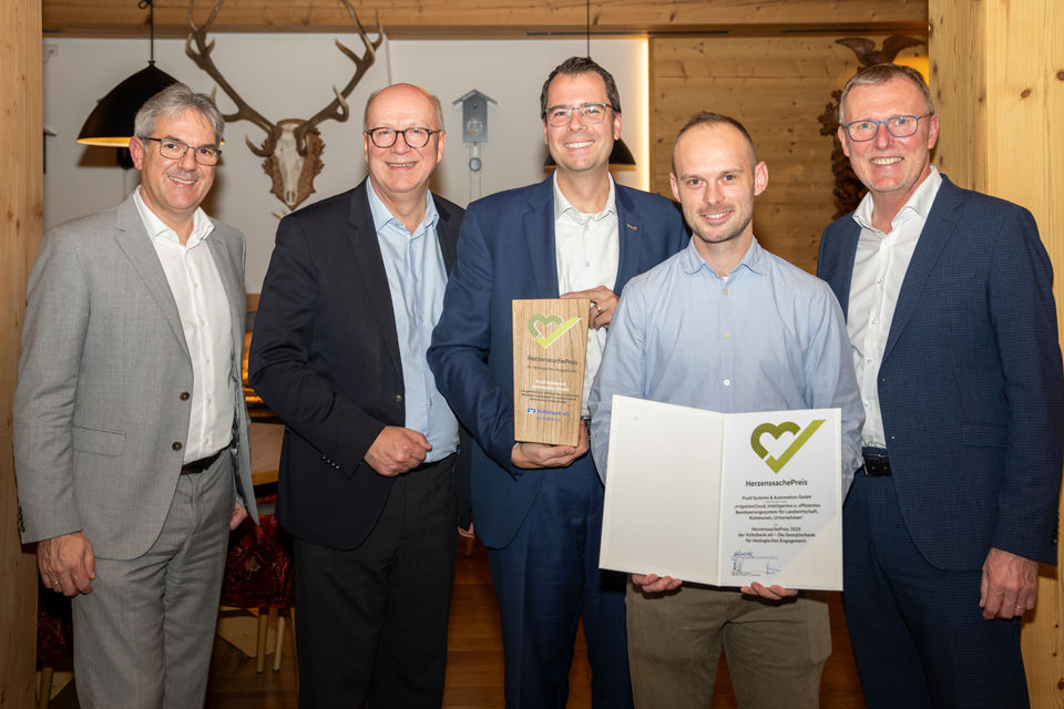 Gruppenbild mit den Gewinnern in der Kategorie „Firmenkunden"