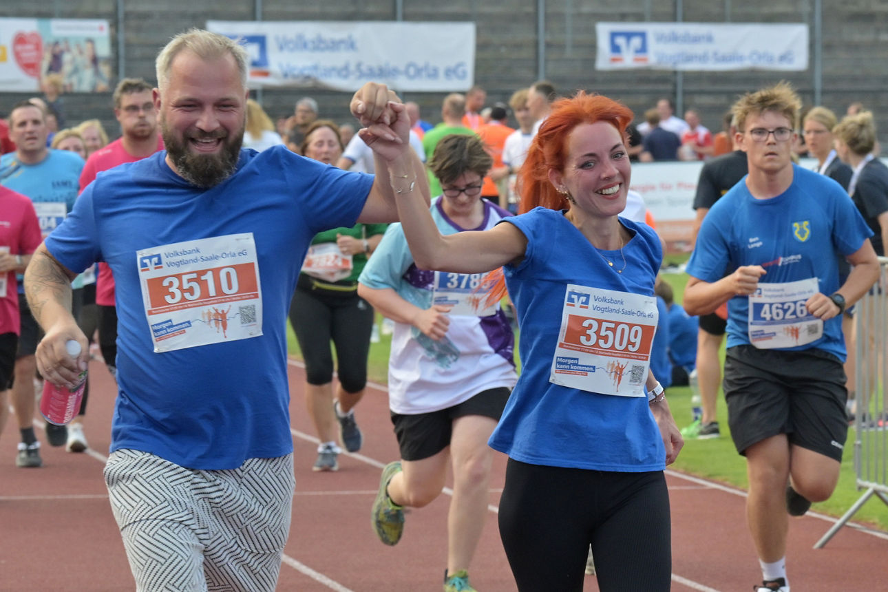 Läufer beim Zieleinlauf.
