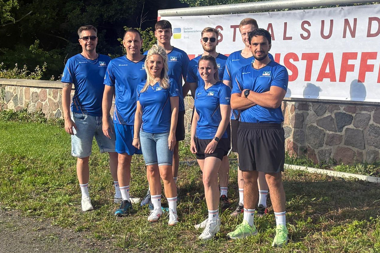 Gruppenbild der Teilnehmer der Volksbank Vorpommern eG am firmenstaffellauf 2025