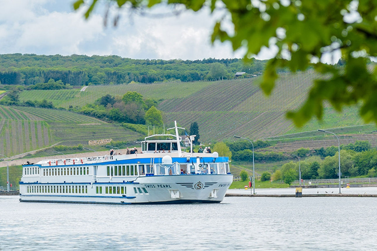 Schiff auf Fluss