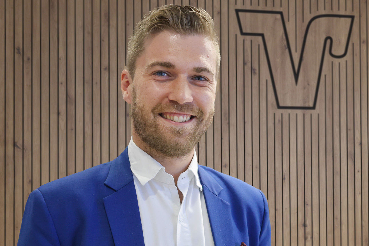 Regionalmarktleiter von Straubing Dünstl Florian lächelt