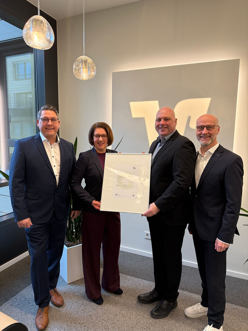 Übergabe des Zertifikats an die Volksbank im Münsterland eG