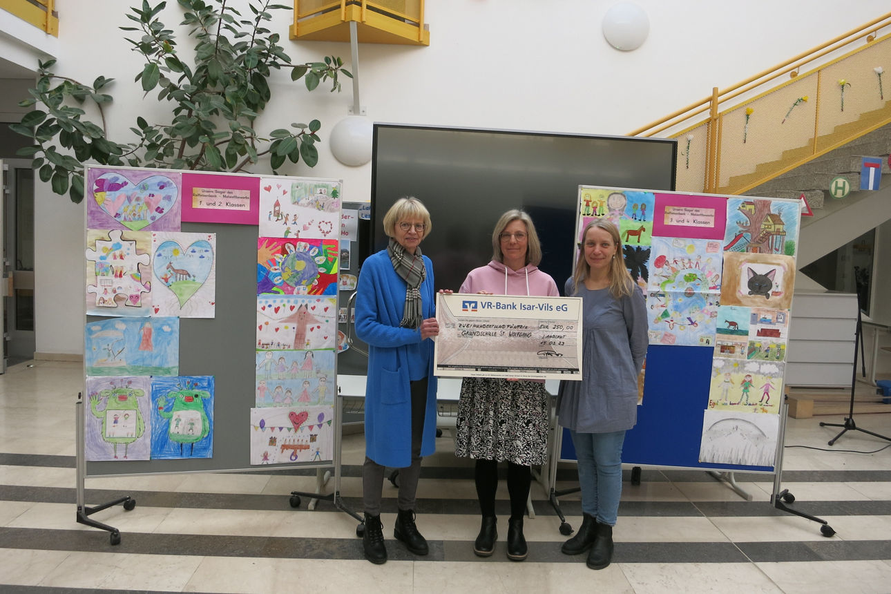 Frau Frohnholzer und Frau Fleig von der Grundschule St. Wolfgang, Landshut sowie Claudia Giglberger 