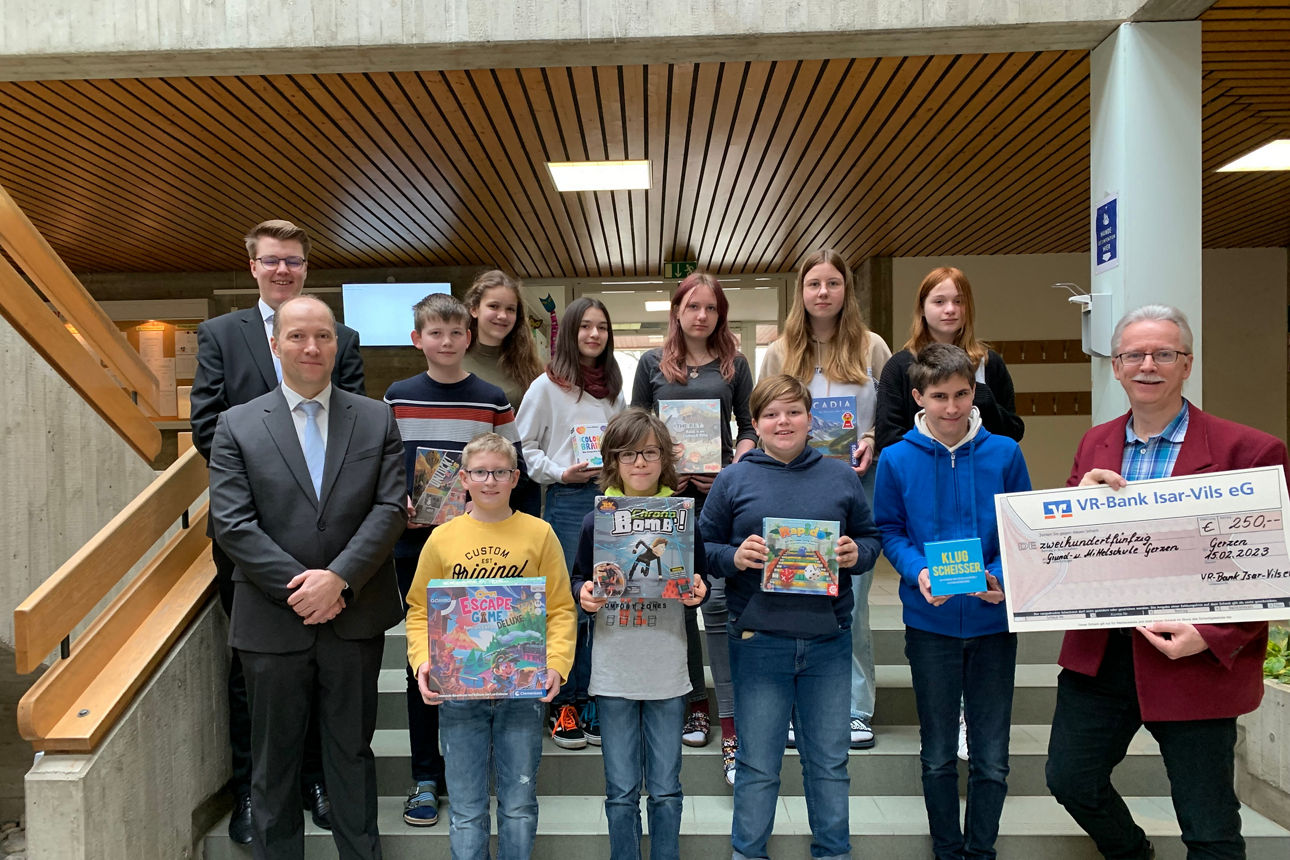 Gewinner des Jugendwettbewerbs, Rektor Martin Deliano (Grund- und Mittelschule Gerzen), Alfred Brandstetter