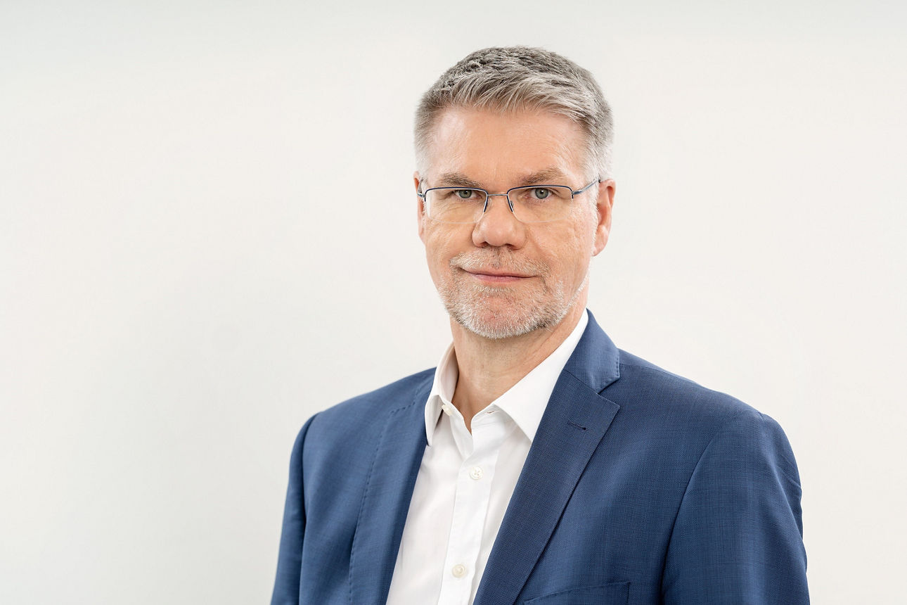 Dr. Jan Holthusen DZ Bank