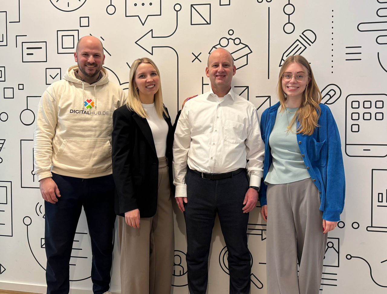 Vertreterinnen und Vertreter des Digital Hub Bonn und der Volksbank Köln Bonn