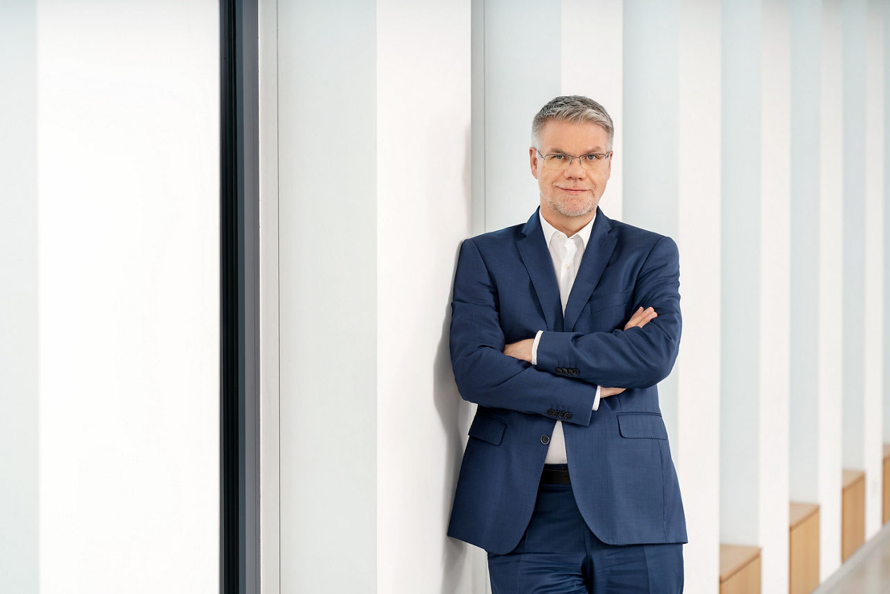 Dr. Jan Holthusen von der DZ BANK