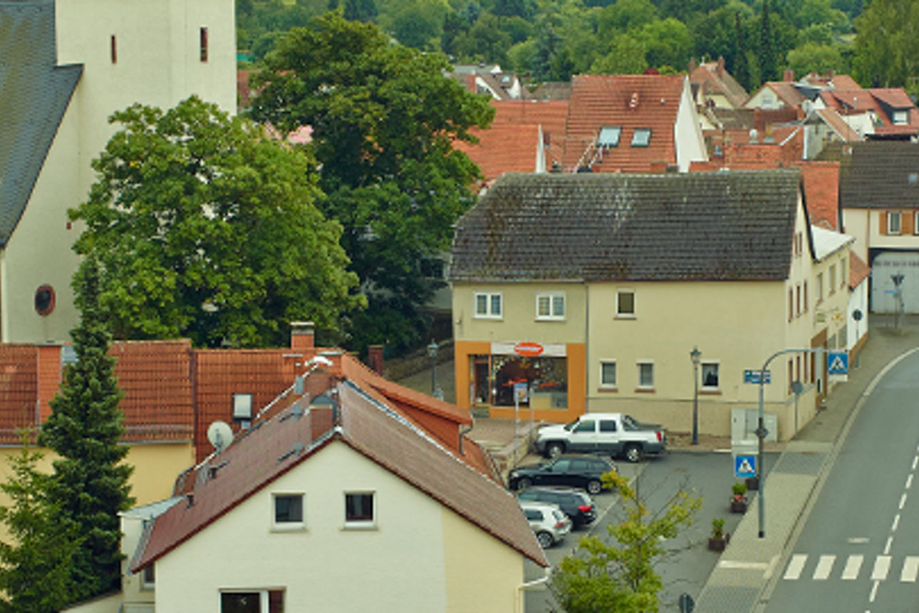 Gebäude und eine Straße