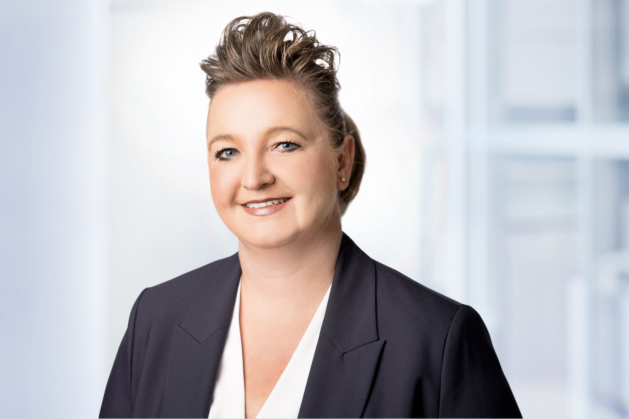 Portrait zeigt Franziska Hermann-Schulze, Unternehmensservice
