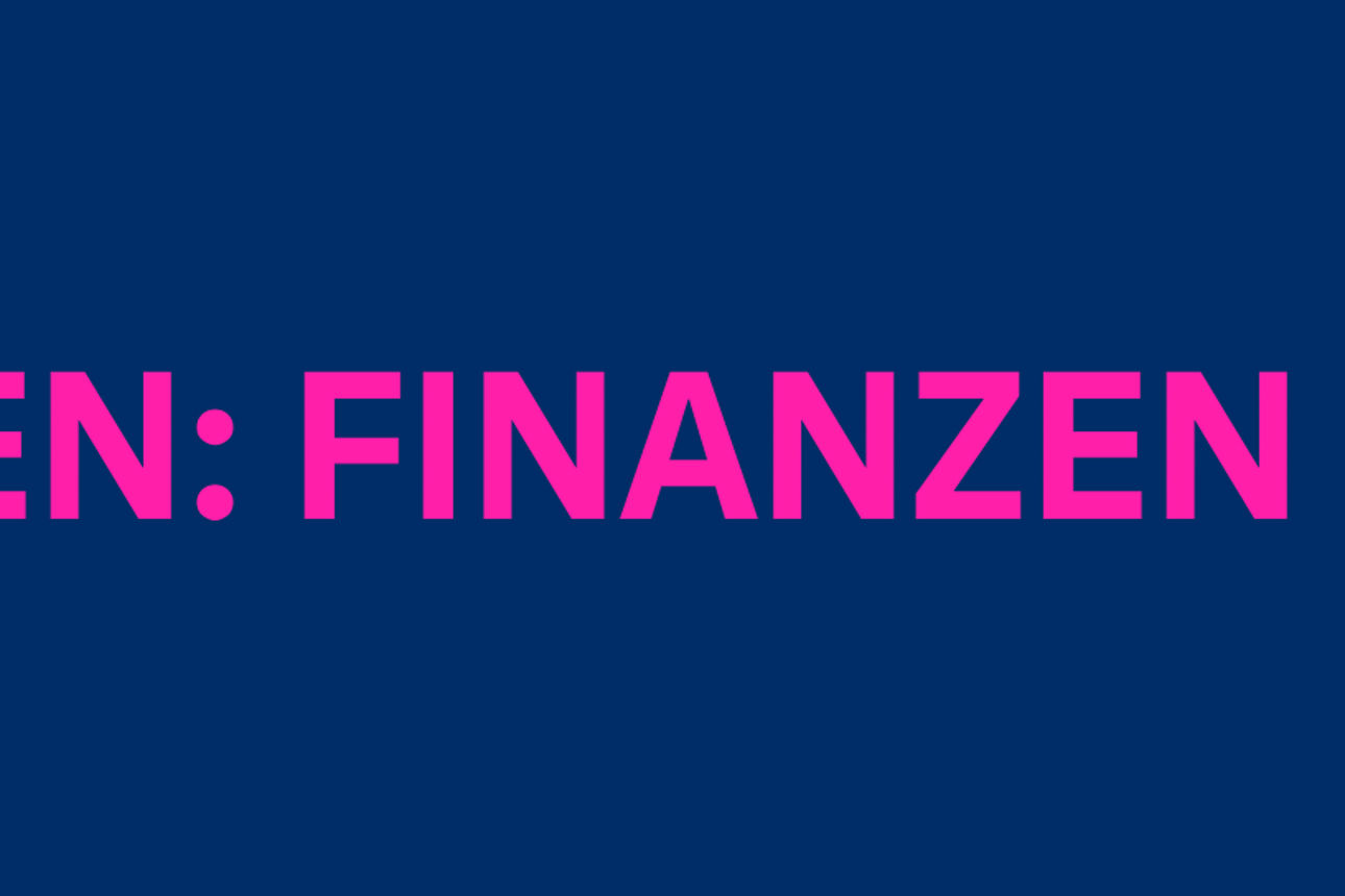 Blauer Hintergrund mit pinker Schrift Frauen: Finanzen