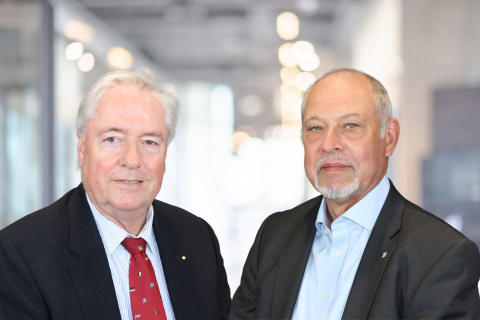 Links W. Thomas, Aufsichtsratsvorsitzender, rechts, Dr. C.P. Frees Stellv. Aufsichtsratsvorsitzender