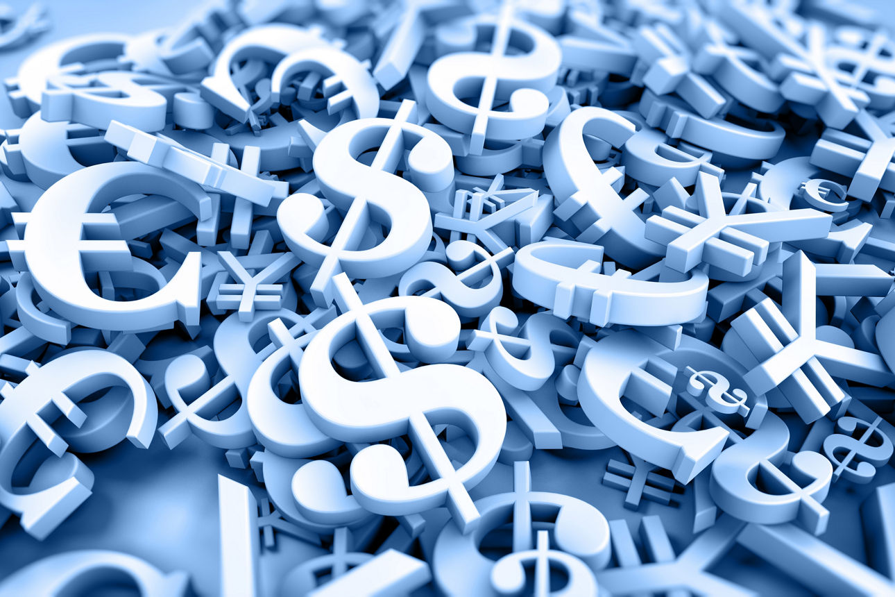 Ein dreidimensionales Collage aus Währungen der ganzen Welt, alles in Blau- und Weißtönen.