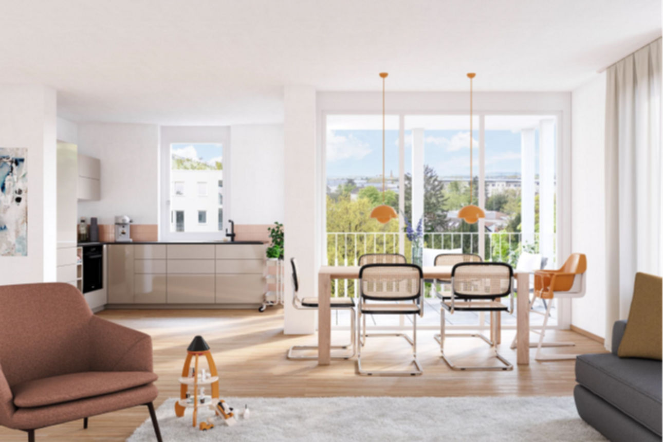 Heller Küchen- und Essbereich mit großen Fenstern und Blick ins Grüne.