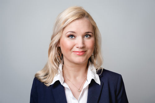 Janet Friedemann | Ansprechpartnerin für die Edelmetallberatung