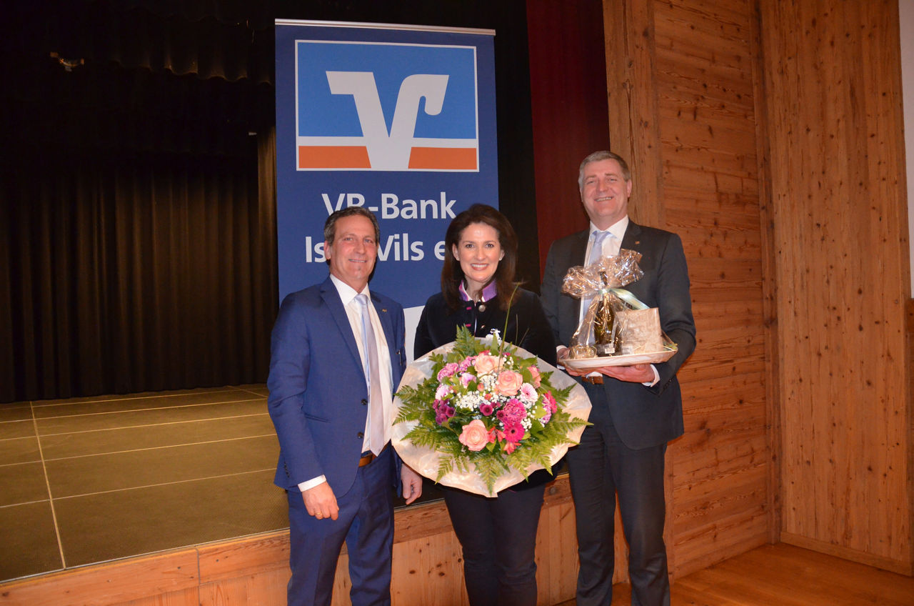 Die Vorstände mit Staatsministerin Michaela Kaniber.
