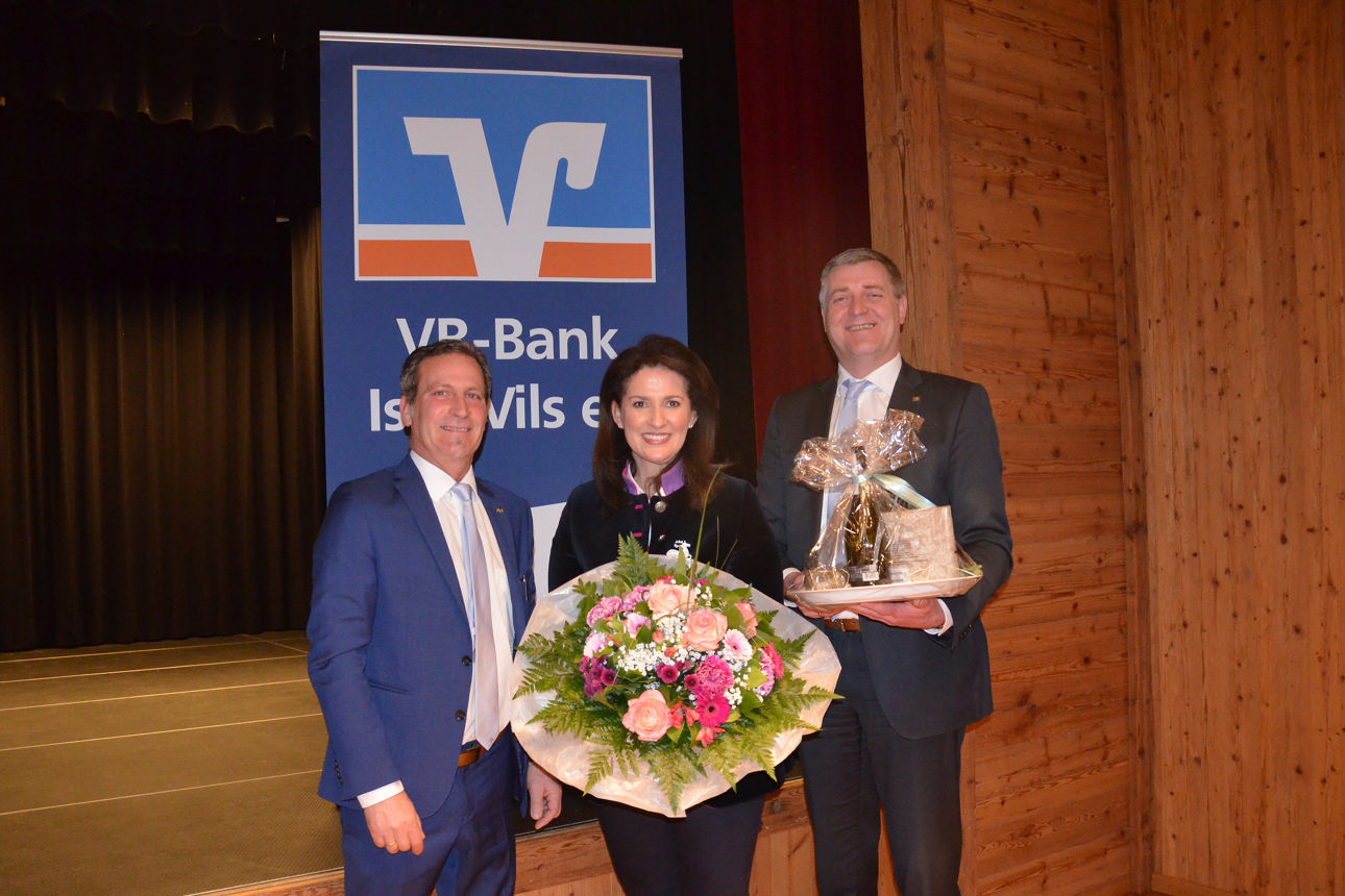 Die Vorstände mit Staatsministerin Michaela Kaniber.