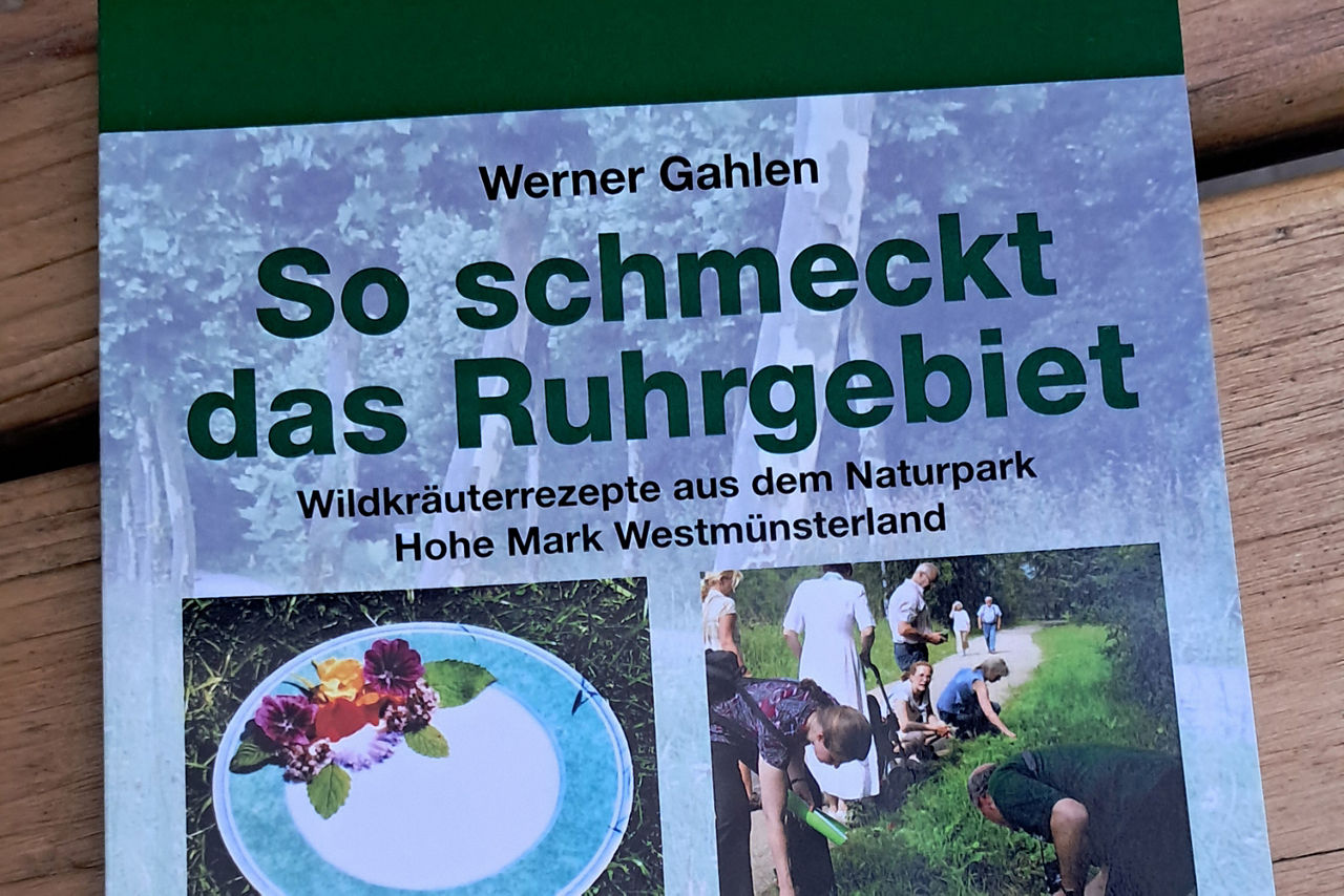 Fotos von einem Buchcover von Werner Gahlen mit dem Titel "So schmeckt das Ruhrgebiet"