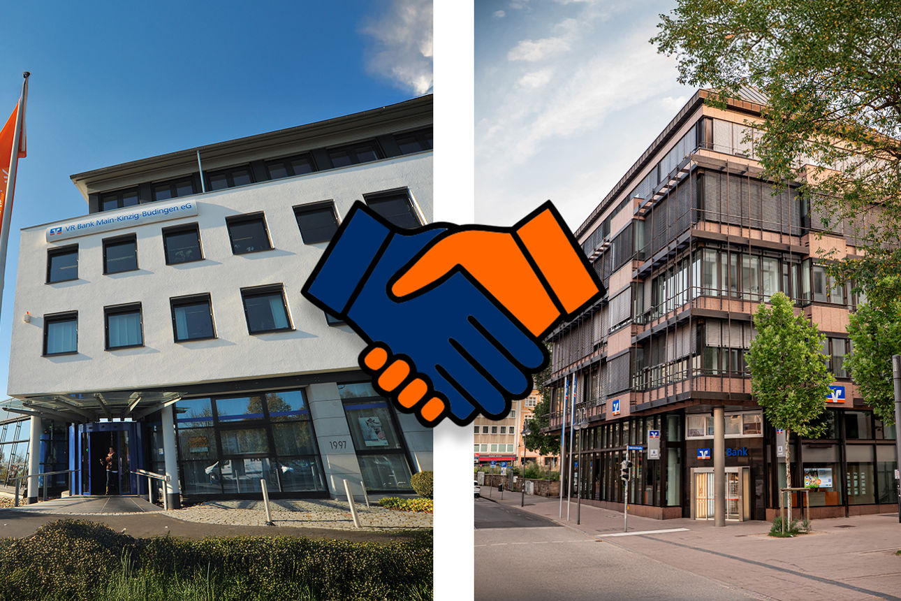 Links ist das VR Bank Gebäude in Altenhaßlau mit orangen Fahnen zu sehen, rechts das VR Bank Gebäude in Fulda an einer Straßenecke. In der Mitte des Bildes befinden sich zwei stilisierte Hände, die sich zum Handschlag treffen – eine in Blau, die andere in Orange –, symbolisch für Zusammenarbeit oder Partnerschaft.
