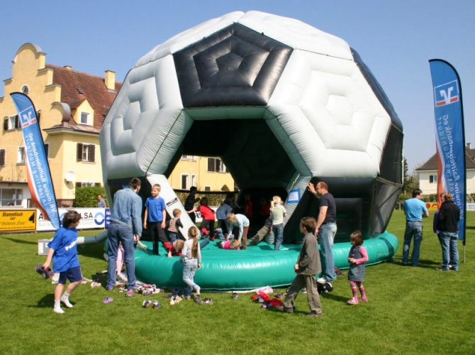 Hüpfburg "Fußball groß"