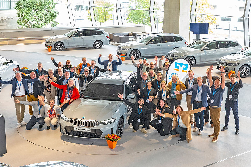 Gruppenbild BMW Übergabe