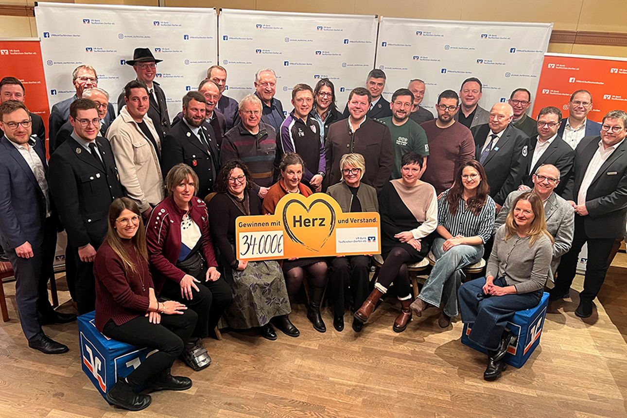 Gruppenbild der Gewinnsparveranstaltung im Bereich Fraunberg mit Holzland