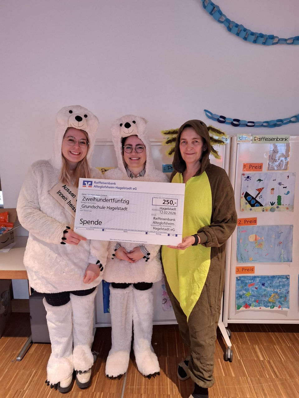 Spendenscheck für die Grundschule Hagelstadt