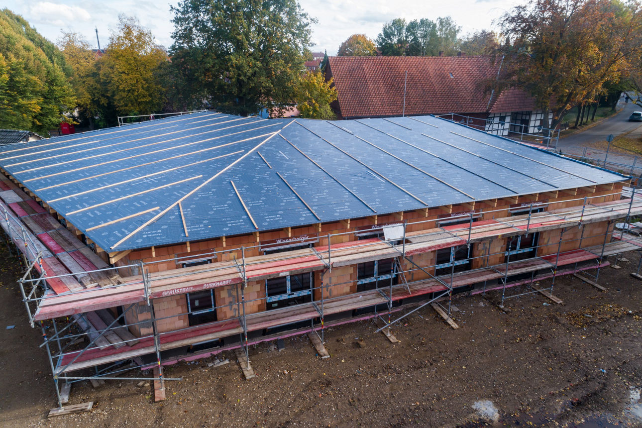 Außenansicht der Geschäftsstelle Hille während der Bauphase.