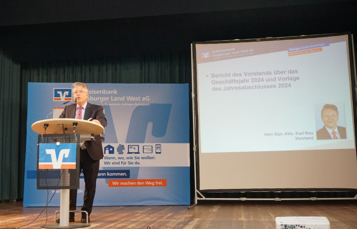 Karl Rau während seiner Rede bei der Generalversammlung