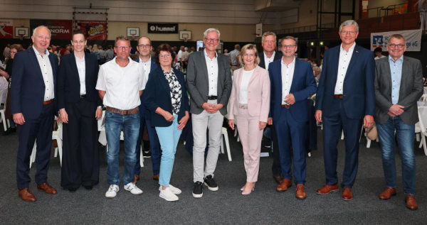 Gruppenbild mit 11 Personen, 3 Frauen, 8 Männer