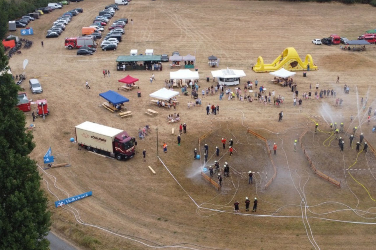 Wasserballturnier der Freiwilligen Feuerwehr Elten Wettkampfplatz von oben