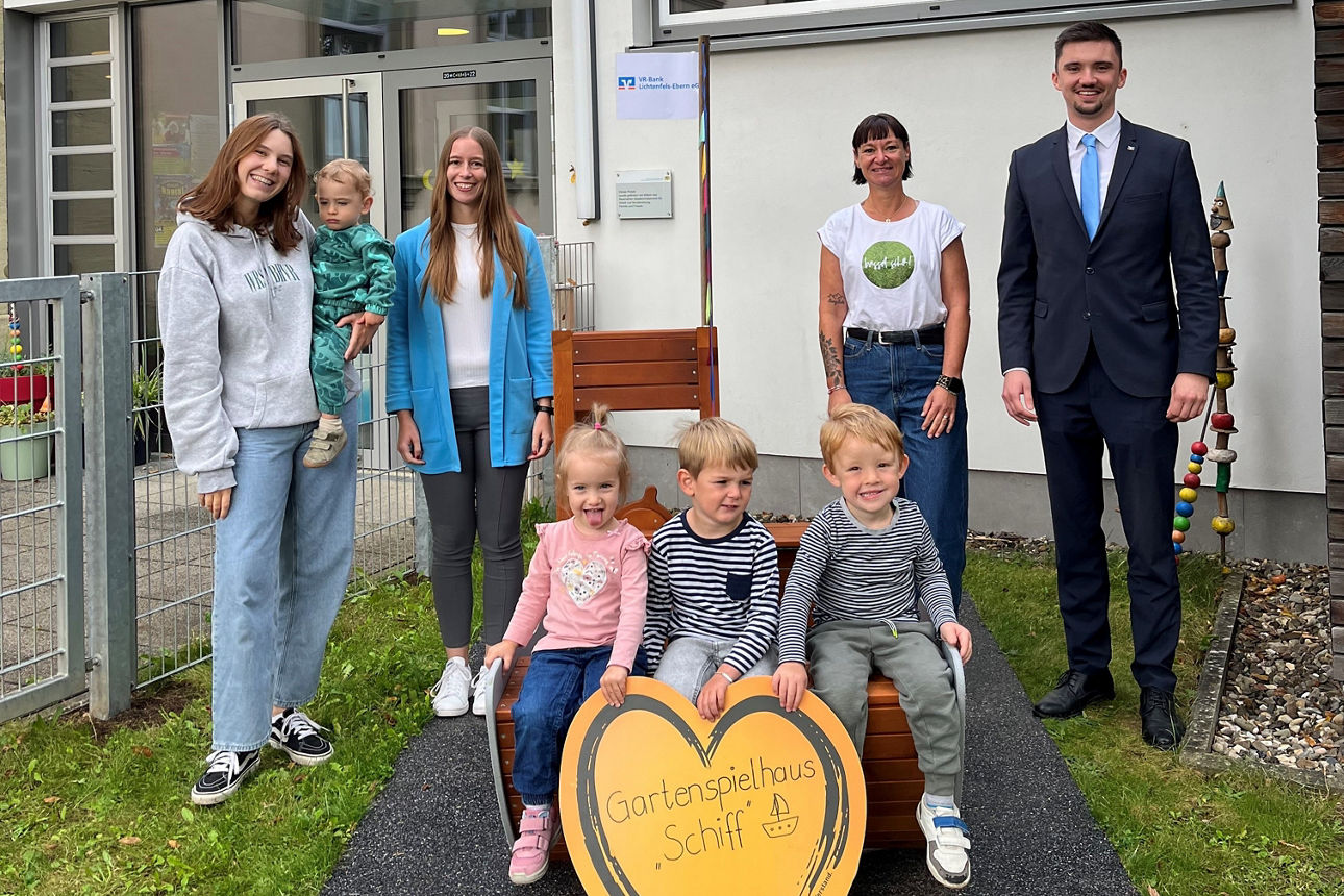 Der Kindergarten Arche Noah bekommt ein Gartenspielhaus geschenkt