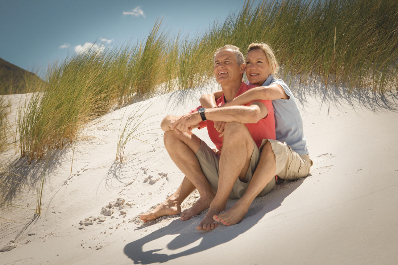 Älteres Paar am Strand