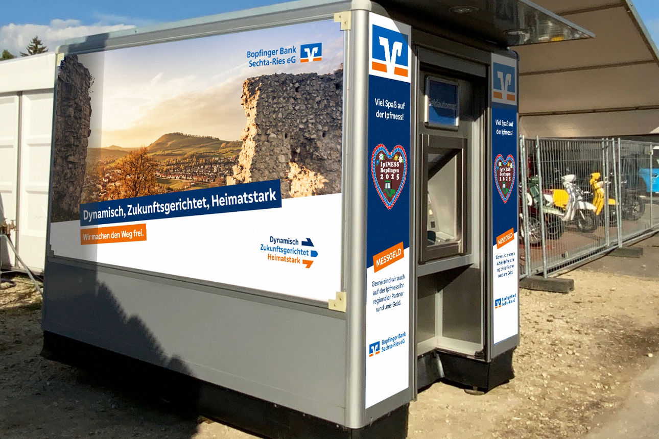 Mobiler Geldautomat auf einem Messeplatz