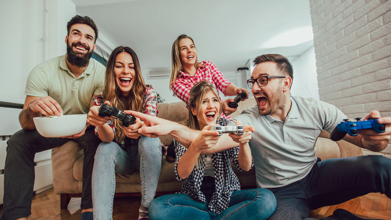 Familie auf dem Sofa
