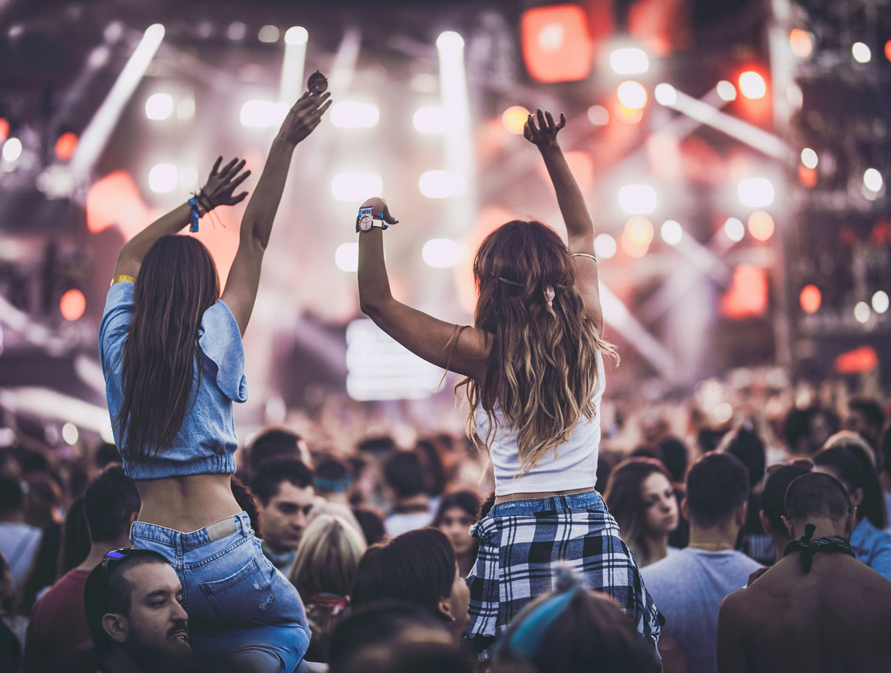 Junge Leute auf Festival