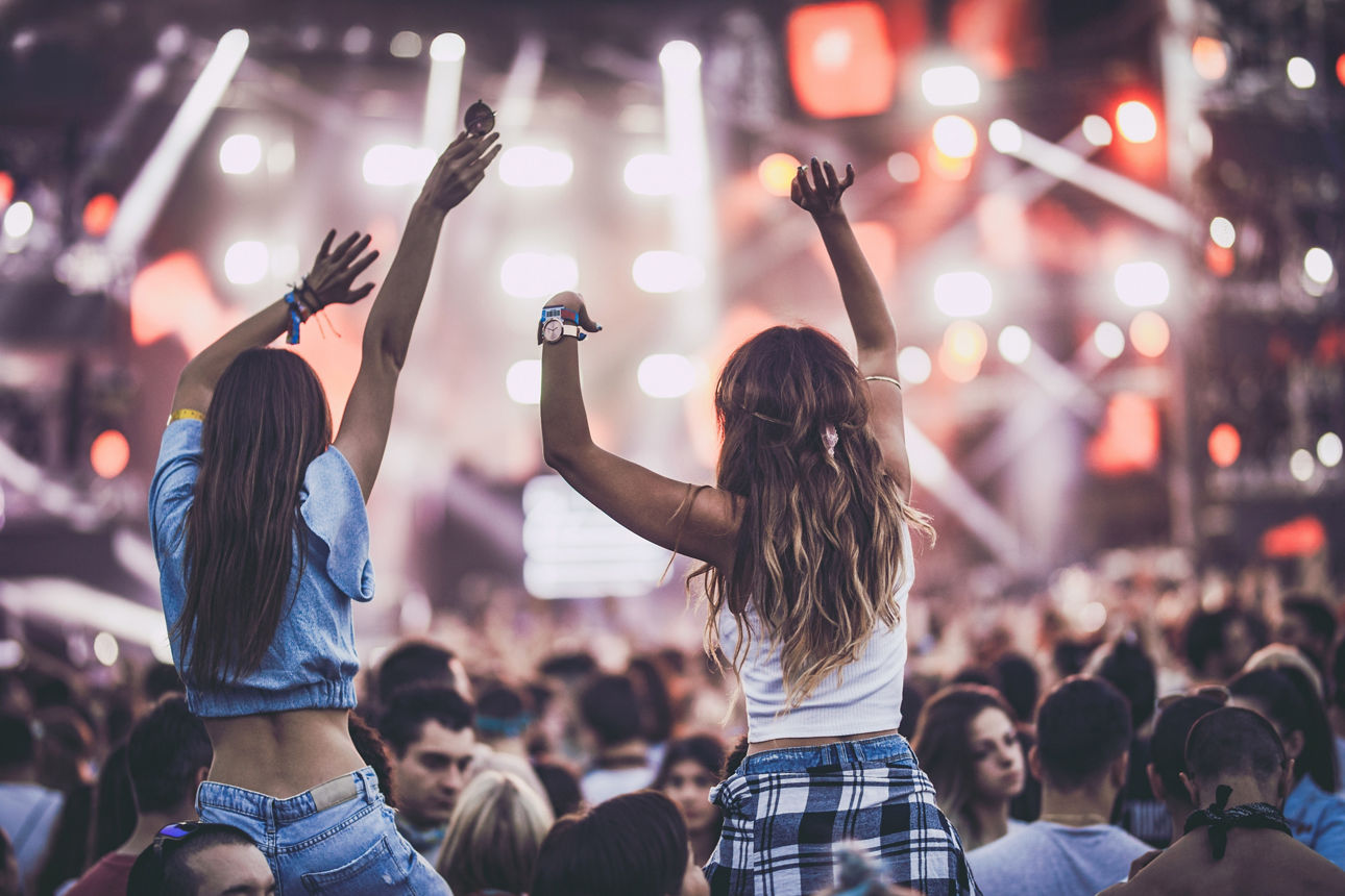 Junge Leute auf Festival