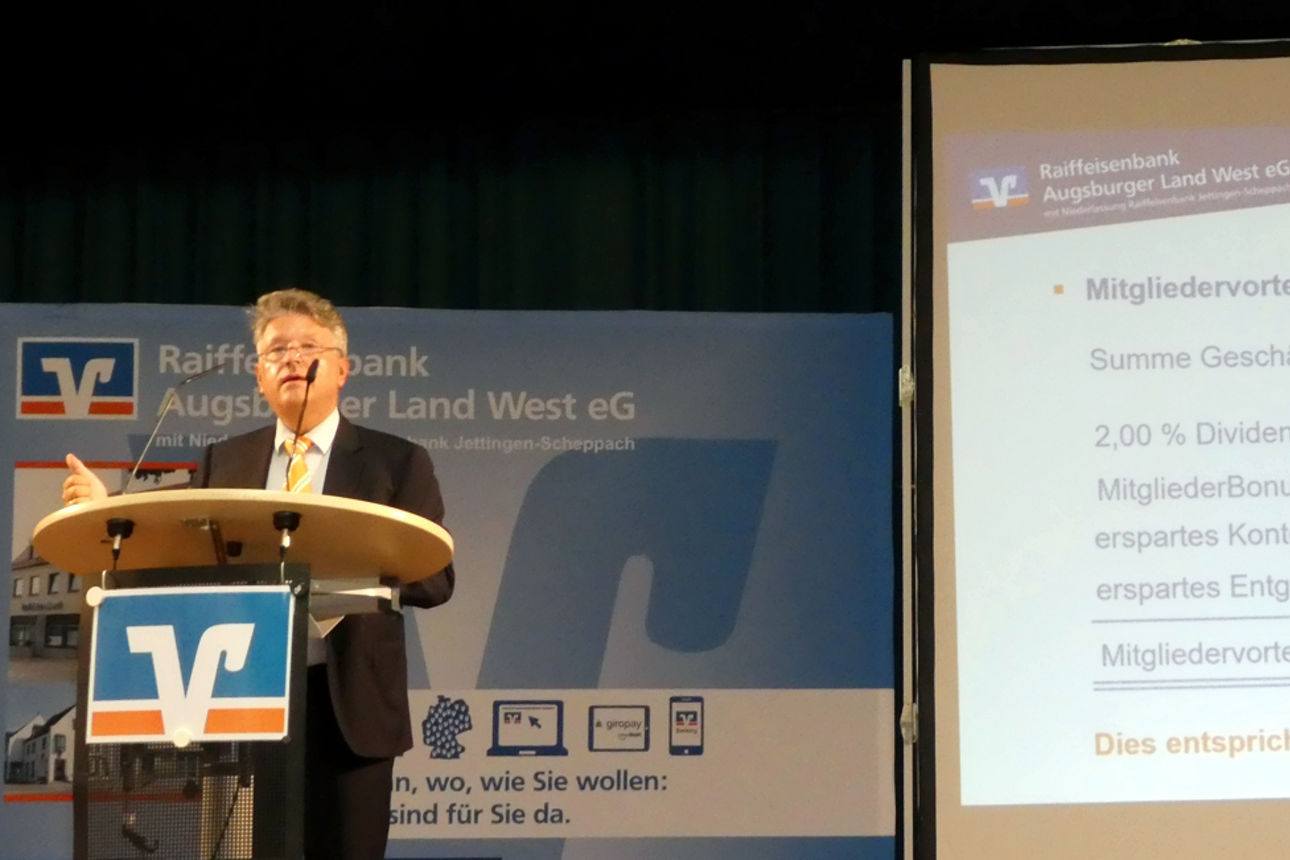 Karl Rau bei seiner Rede bei der Generalversammlung in Horgau