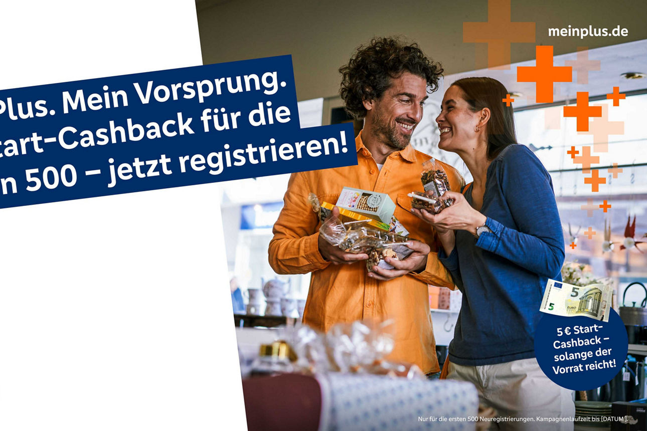 Kerze und Weihnachtsdekoration