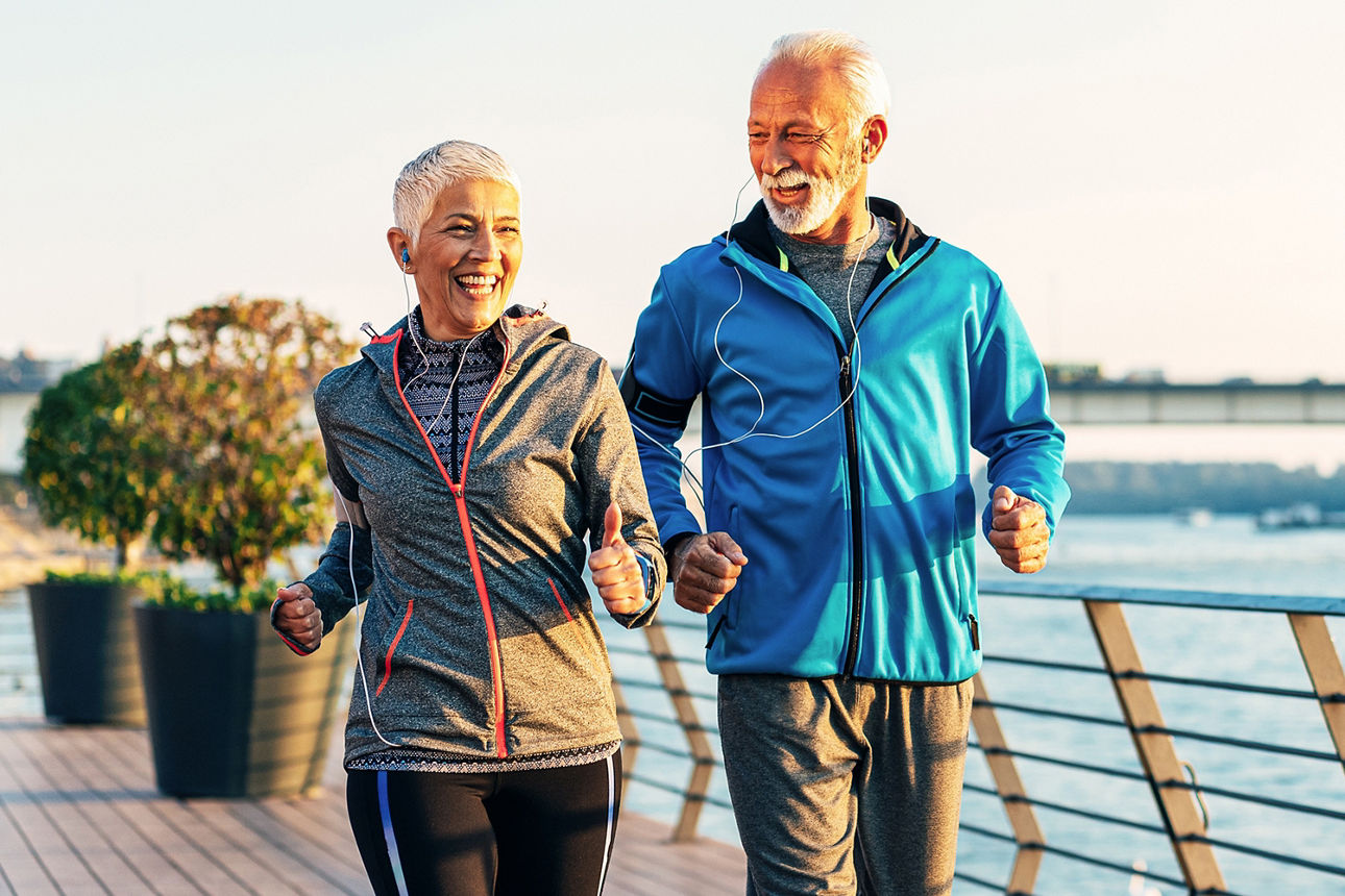 Älteres Paar beim Joggen